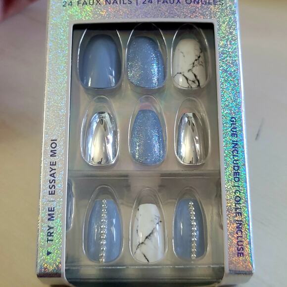 New Claire’s Vegan Glue-On Nails, 24pc Coffin Style, Periwinkle, Silver, Marble - Picture 3 of 4
